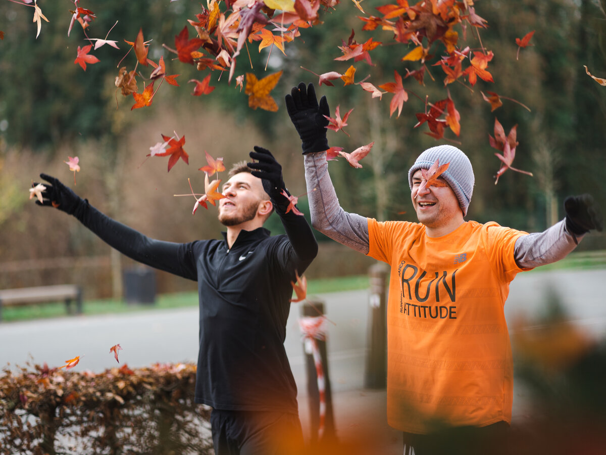 Reportage running club, joie d'automne sous les feuilles par Luca Struglia
